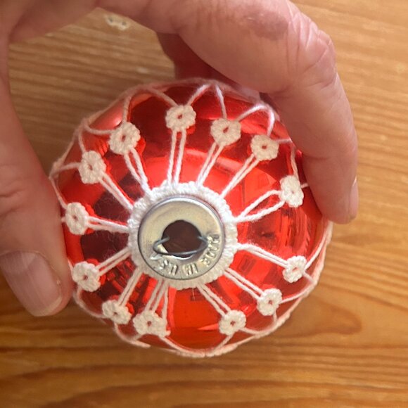 Vintage Hand Tatted Fuchsia Pink Red Glass Christmas Ornaments Set of 2 1950s - Picture 6 of 6